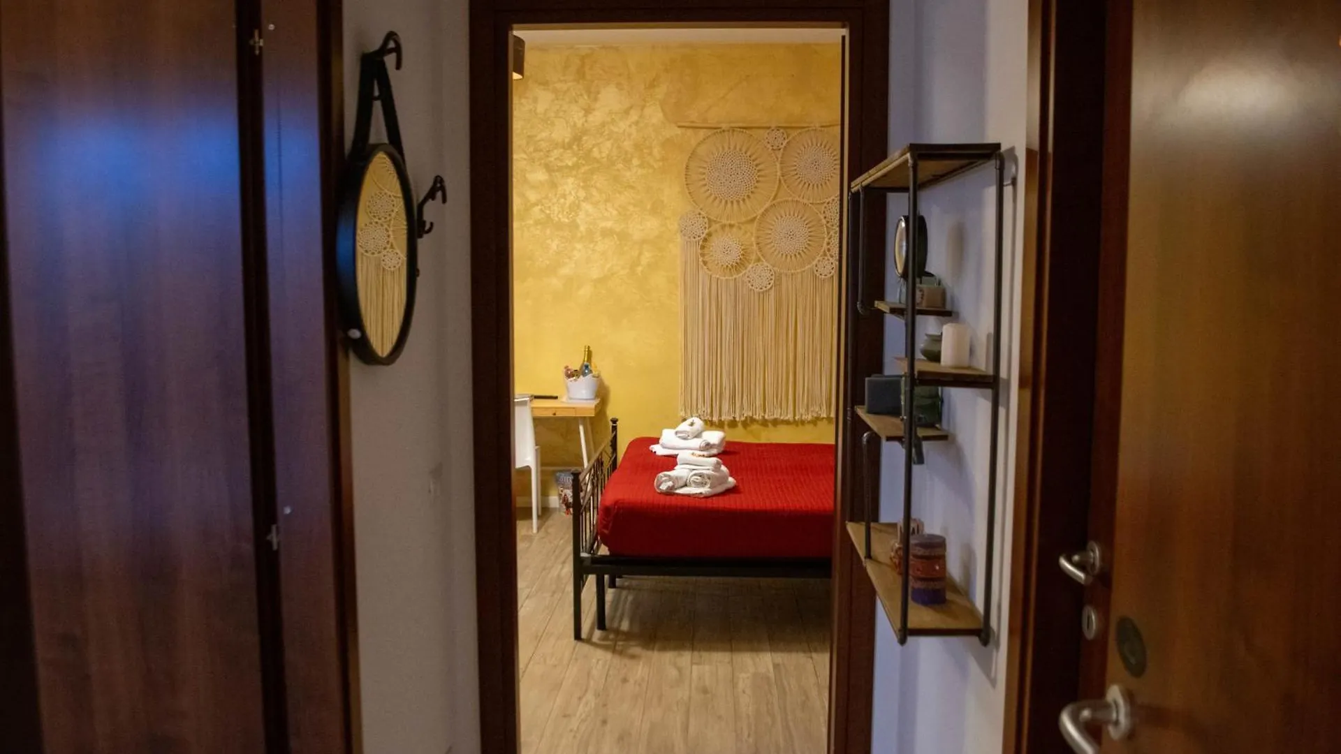 Bed and Breakfast Emmanueli65 fronte clinica tripla Piacenza