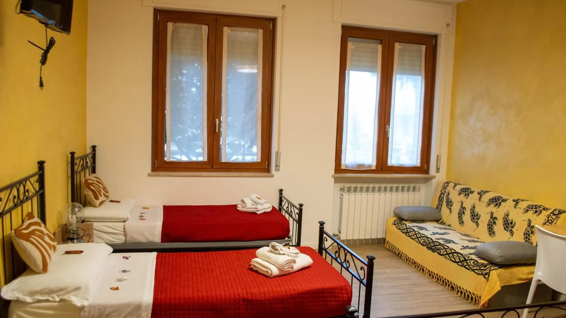 Bed & Breakfast Bed and Breakfast Emmanueli65 fronte clinica tripla Piacenza