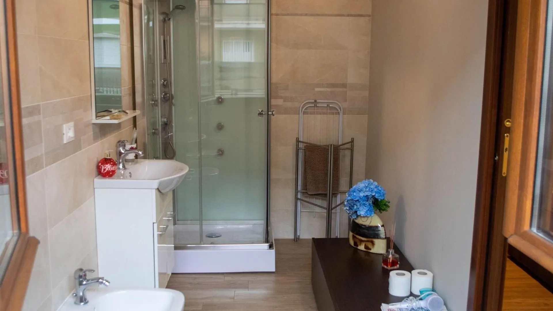 Bed and Breakfast Emmanueli65 fronte clinica tripla Piacenza Bed & Breakfast